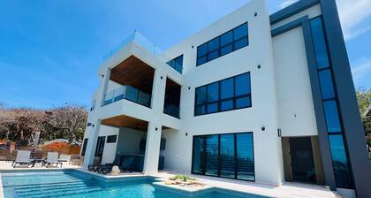 Oceanview Apartment Second Floor, West Bay