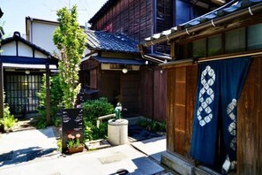 Property grounds - Open February 2025 Inn in Yanesen area full of emotion 66 ㎡ Sendagi station/5 min. walk Ueno park/15 min. walk (文京区)