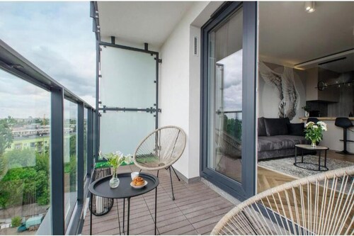 Soothing apartment with AC in charming Srodmiescie