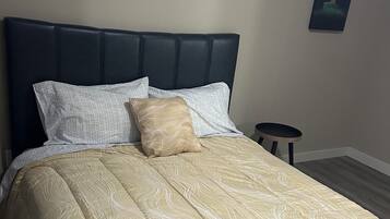 2 dormitorios, tabla de planchar con plancha, Internet y ropa de cama