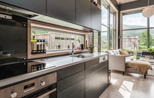 Lovely home in ål with house sea view