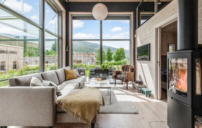Lovely home in ål with house sea view