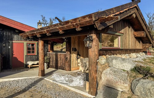 Amazing home in Tunhovd with sauna