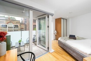 4 habitaciones, tabla de planchar con plancha, wifi y ropa de cama 