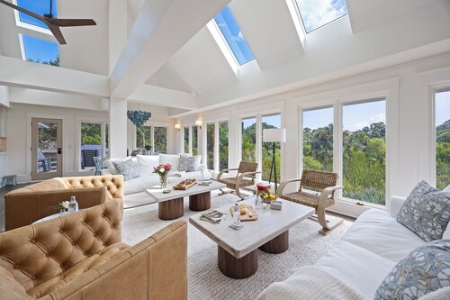 Incredible Seabrook Home! GORGEOUS 5 bedrooms and panoramic rooftop balcony!