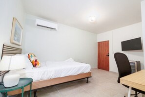 Escrivaninha, ferros/tábuas de passar roupa, Wi-Fi de cortesia