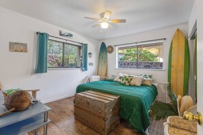7 chambres, bureau, fer et planche à repasser, lit de bébé portatif