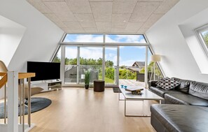 Smart TV y chimenea 