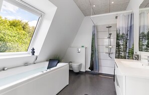 Shower - 3 bedroom beautiful home in Tarm (Tarm)