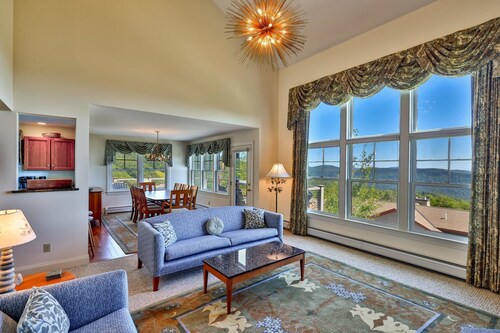 Stonefire Chalet at Topridge | 4BR Luxury Ski-In/Ski-Out Retreat, Sleeps 8