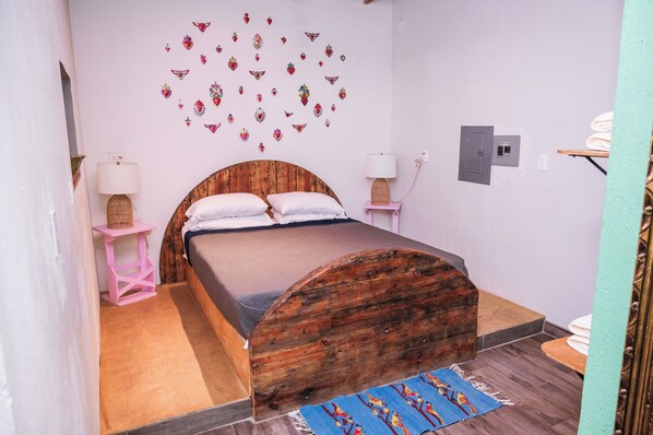 1 bedroom, bed sheets