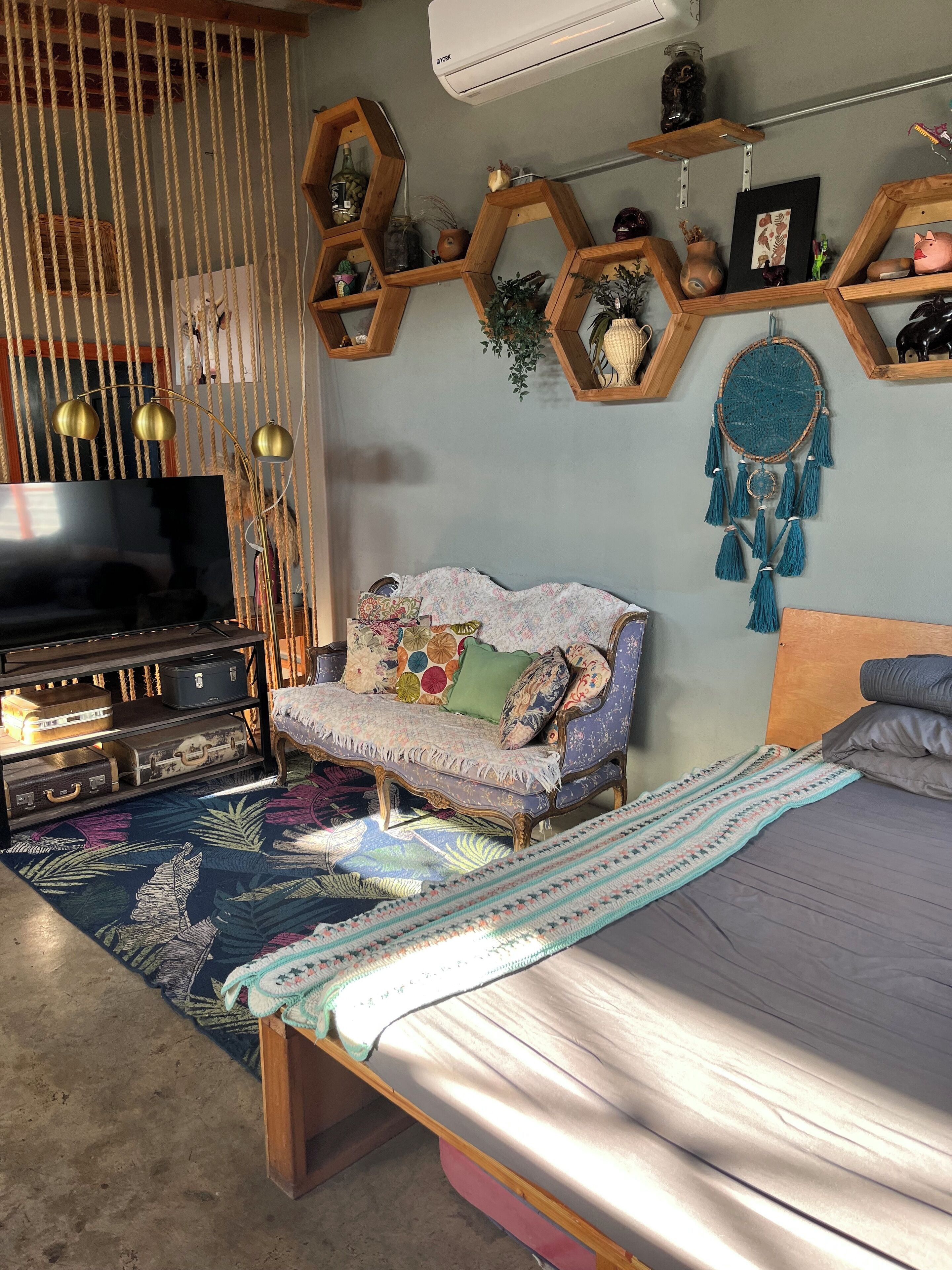 1 bedroom, bed sheets