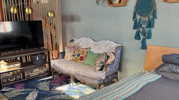 1 bedroom, bed sheets