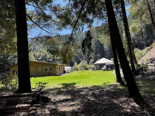 Mattole River Sancuary-2BR Cottage, Pet Friendly, Fast Wifi, Family Friendly