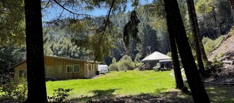 Mattole River Sancuary-2BR Cottage, Pet Friendly, Fast Wifi, Family Friendly