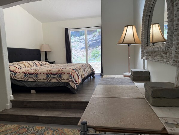 2 bedrooms, iron/ironing board, internet, bed sheets