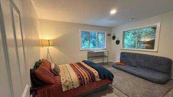 2 bedrooms, iron/ironing board, internet, bed sheets