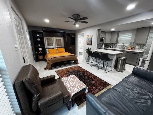 1 habitación, tabla de planchar con plancha, wifi y ropa de cama