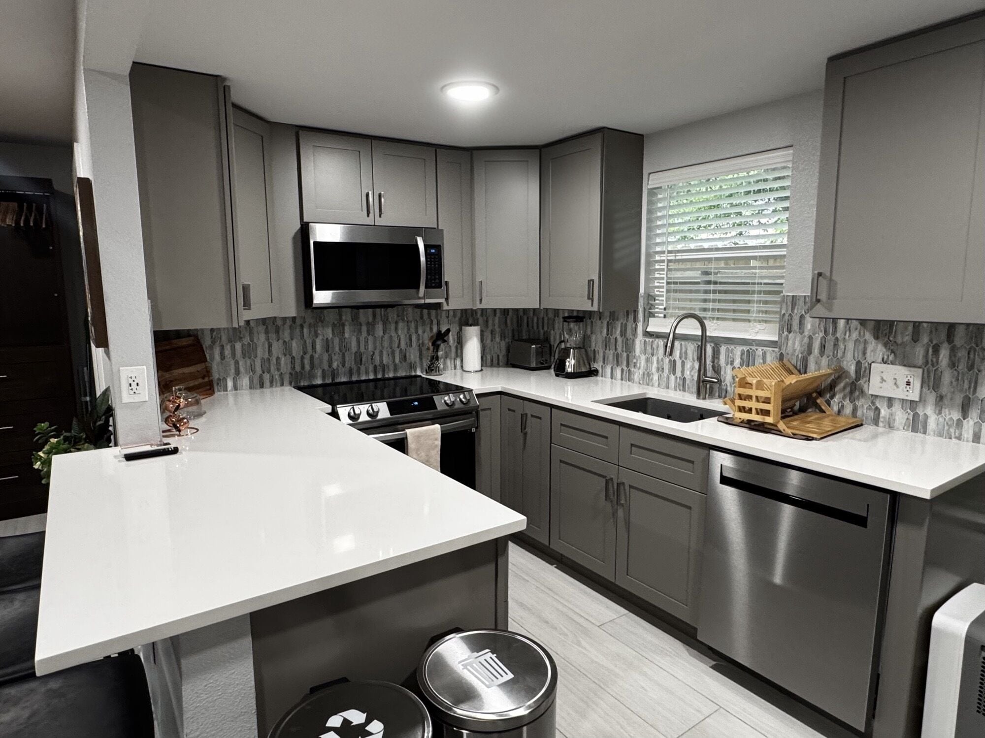 Mikrowelle, Ofen, Herdplatte, Geschirrspüler