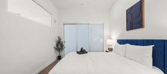 Stylish Condo / Mins to Shoreline