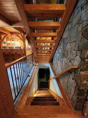 400ft private waterfront home, fireplace, boathouse, kayaks, DOG FRIENDLY