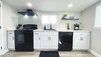 Fridge, oven, stovetop, dishwasher
