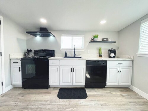 Cozy one-bedroom home located in central Visalia, California on Mooney Blvd