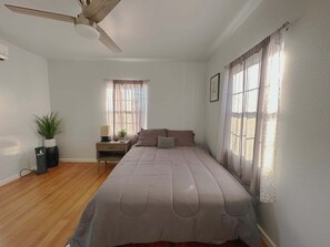 2 bedrooms, desk, iron/ironing board, free WiFi