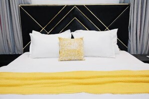 1 bedroom, iron/ironing board, internet, bed sheets - Royal Crest (Tema)