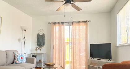 Lovely Apartment unit near central Coalinga