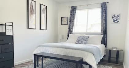 Vibrant & modern Coalinga home perfect for families or work trips! Enjoy a fully equipped kitchen, dedicated workspace with blazing-fast Wi-Fi, and a private patio. Walk to local shops & restaurants.