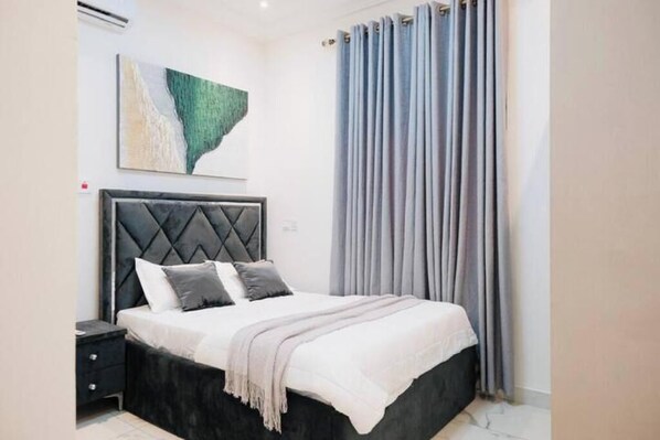 1 bedroom, internet, bed sheets