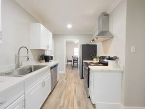 Fridge, oven, stovetop, dishwasher - Ocean Breeze Harrison Ranch 2 on Visalia Main Street (Visalia)