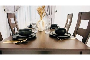 Dining - Amber VIla (Tema)