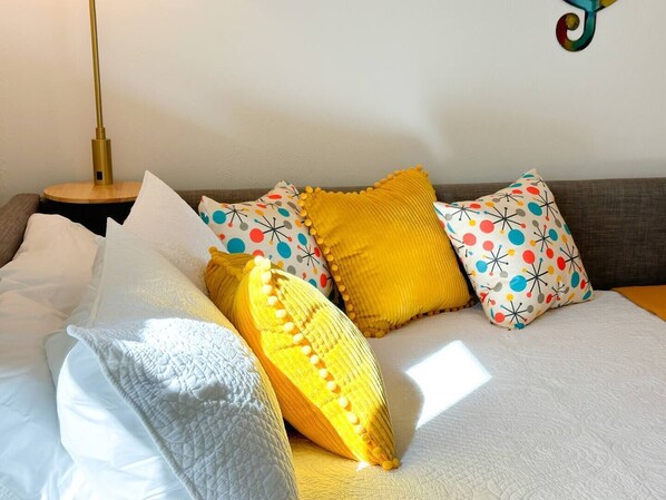 مكتب ومكواة/لوح كي وواي فاي مجانًا