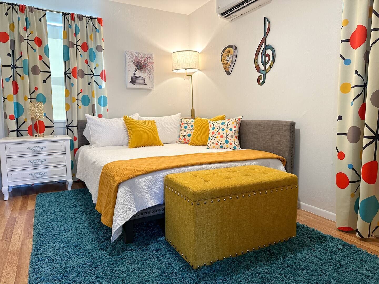 Työpöytä, silitysrauta/-lauta, ilmainen Wi-Fi