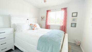 2 室のベッドルーム、デスク、アイロン / アイロン台、WiFi (無料)