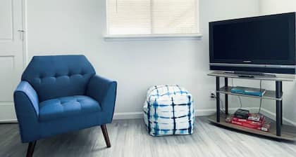 Trendy Ivy 2-bedroom Apartment near Downtown Coalinga