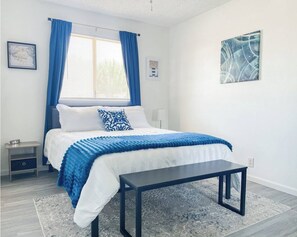 2 habitaciones, escritorio, tabla de planchar con plancha y wifi gratis