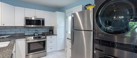 Micro-ondes, four, plaque de cuisson, lave-vaisselle