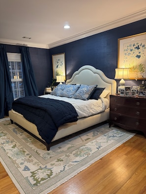 4 bedrooms, iron/ironing board, internet, bed sheets