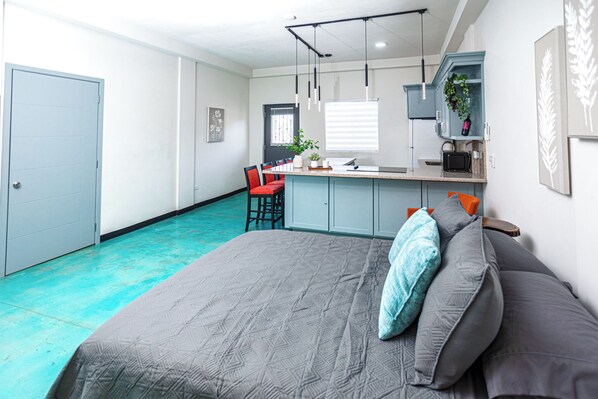 1 habitación, tabla de planchar con plancha, wifi y ropa de cama 