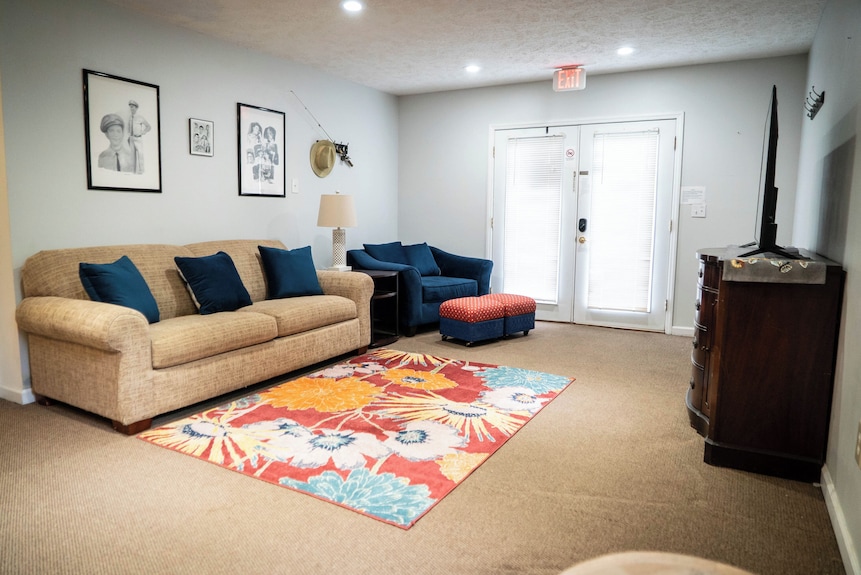 1-bedroom Apartment, Sleeps 4, In Lovely Pilot Mountain-walk To Main St! Unit 2 - Mount Airy, NC