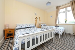 1 slaapkamer, een strijkplank/strijkijzer, internet, beddengoed