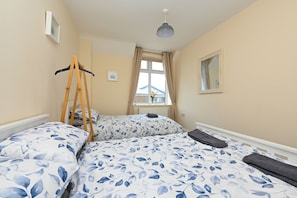 1 bedroom, iron/ironing board, internet, bed sheets