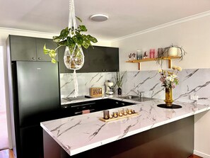 Kühlschrank, Ofen, Herdplatte, Geschirrspüler