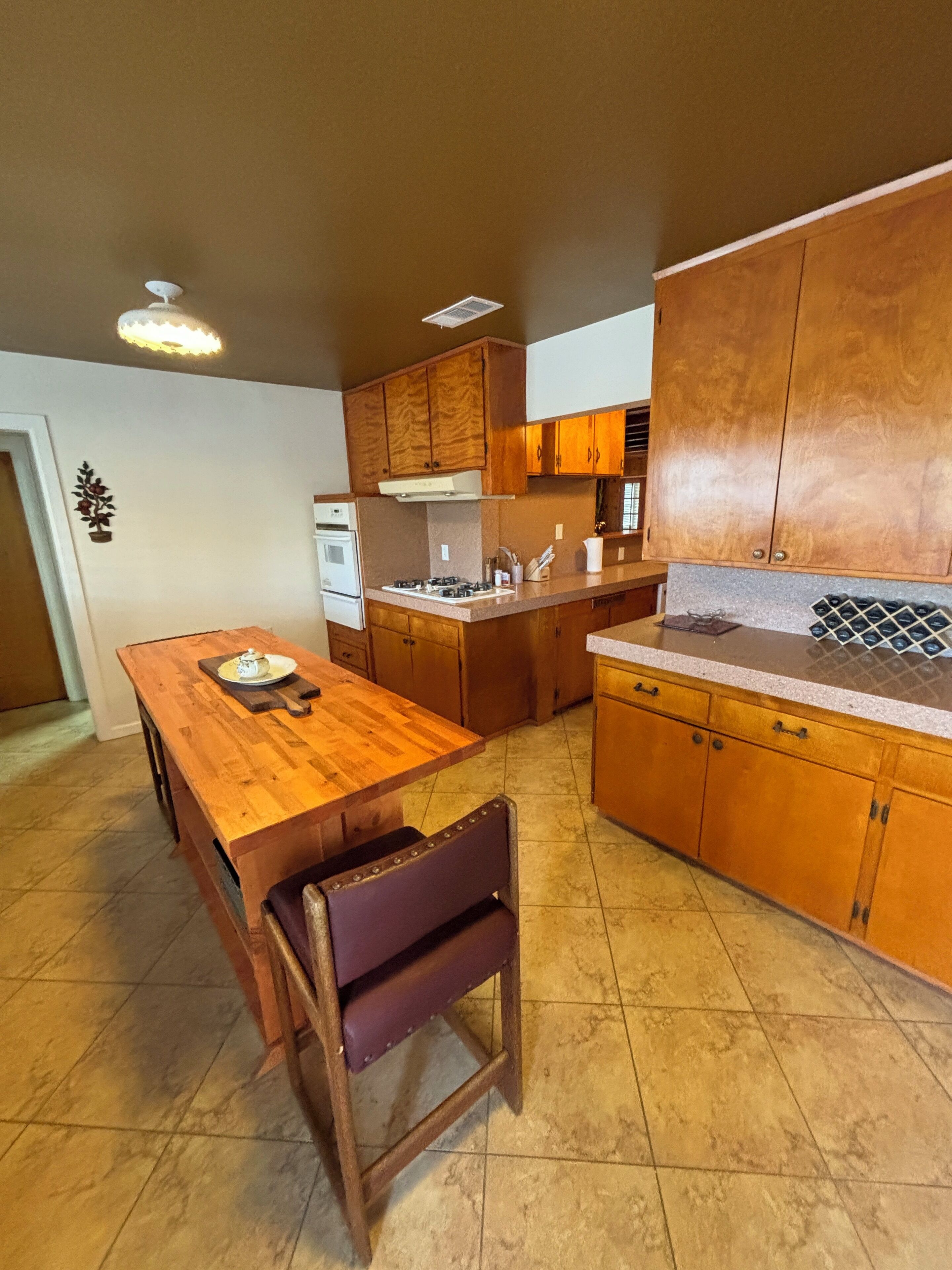 Microondas, horno, placa de cocina y lavavajillas