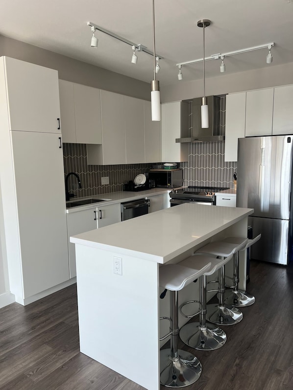 Mikrobølgeovn, ovn, kogeplade, opvaskemaskine