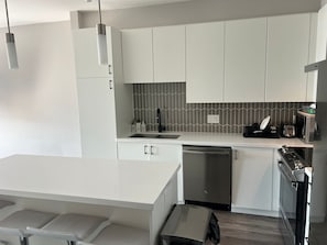 Mikrobølgeovn, ovn, kogeplade, opvaskemaskine