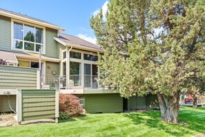 Exterior - Brighter Days - Hot Tub! Fantastic Escape! Resort Amenities! (Redmond)